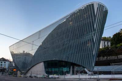 Haus zum Falken – der Bahnhof Stadelhofen im Wandel